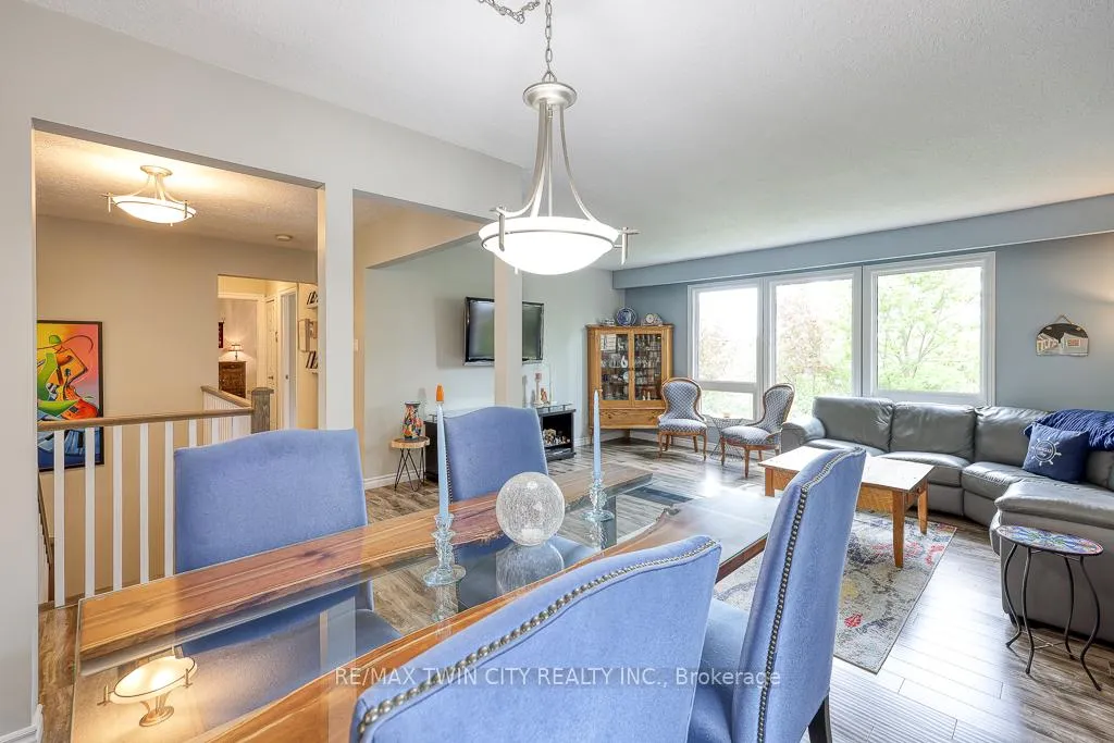 Photo 11 of 18 Charnwood Court, Kitchener — HOMEH