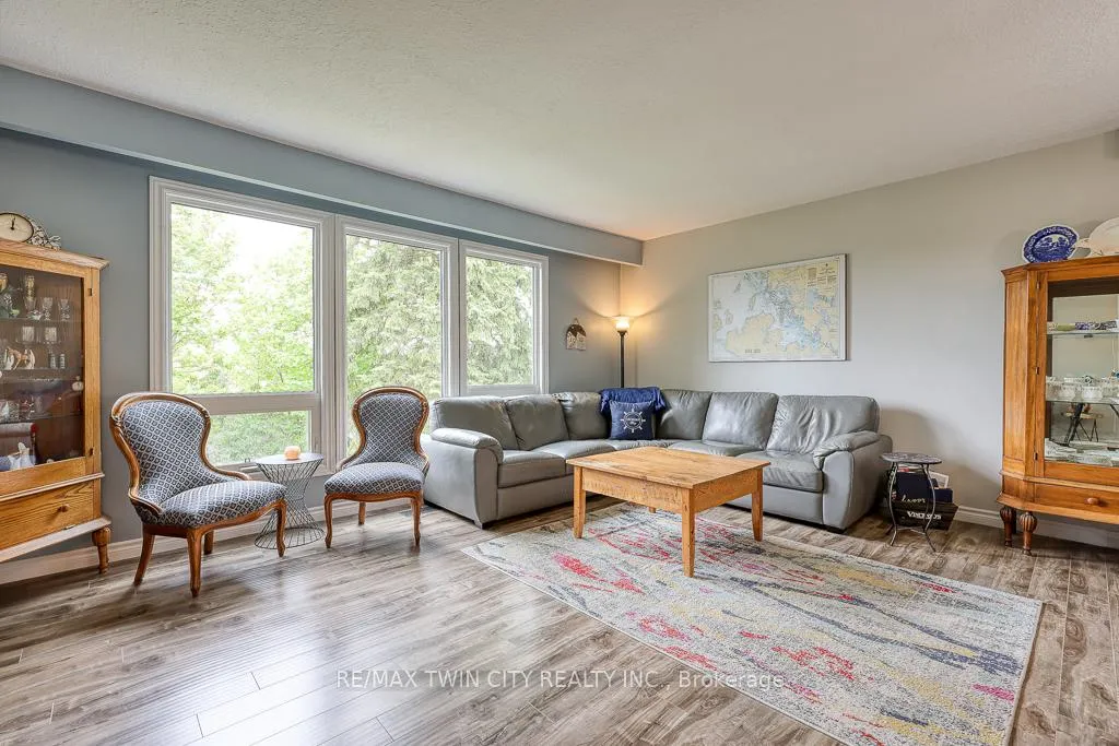 Photo 12 of 18 Charnwood Court, Kitchener — HOMEH