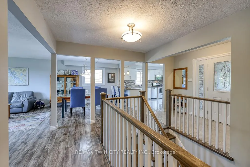 Photo 14 of 18 Charnwood Court, Kitchener — HOMEH