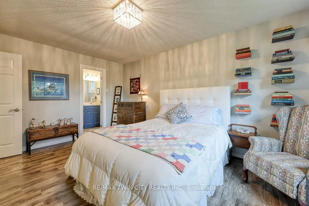 Photo 16 of 18 Charnwood Court, Kitchener — HOMEH