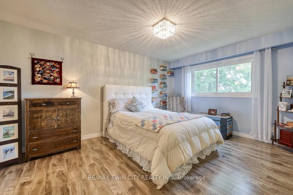 Photo 17 of 18 Charnwood Court, Kitchener — HOMEH