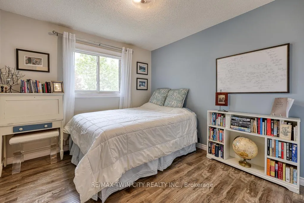 Photo 19 of 18 Charnwood Court, Kitchener — HOMEH