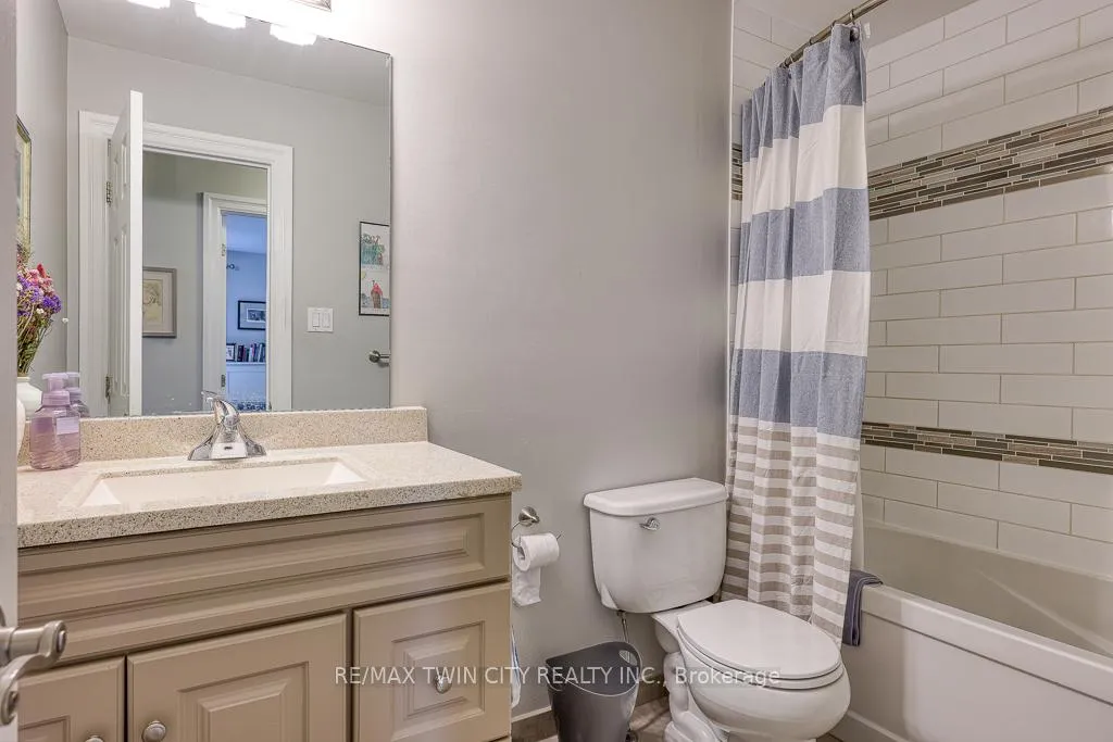 Photo 20 of 18 Charnwood Court, Kitchener — HOMEH