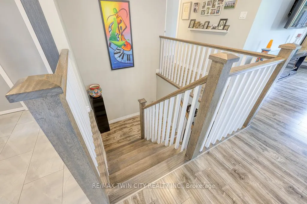 Photo 21 of 18 Charnwood Court, Kitchener — HOMEH
