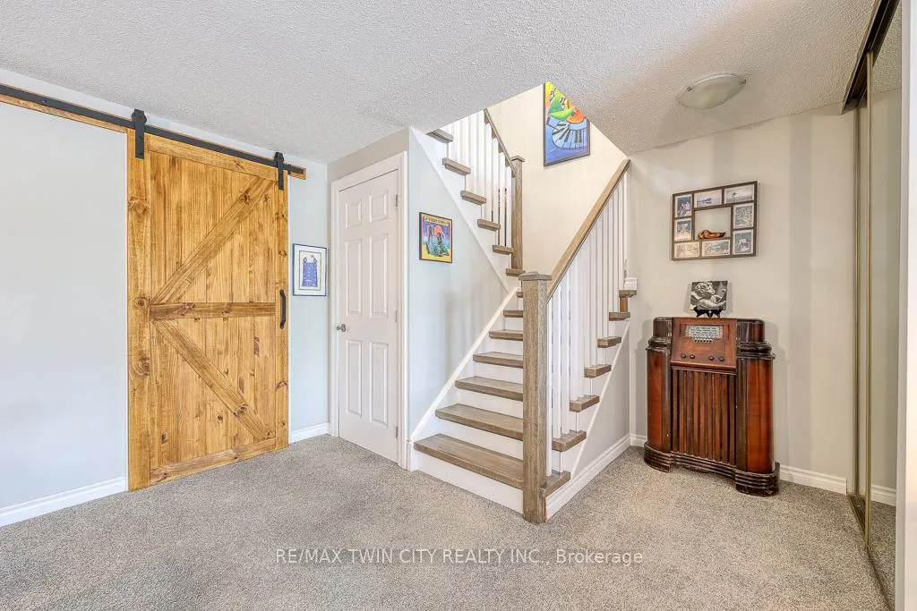 Photo 22 of 18 Charnwood Court, Kitchener — HOMEH