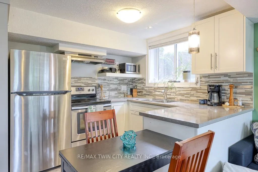 Photo 31 of 18 Charnwood Court, Kitchener — HOMEH