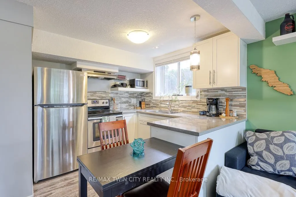 Photo 32 of 18 Charnwood Court, Kitchener — HOMEH