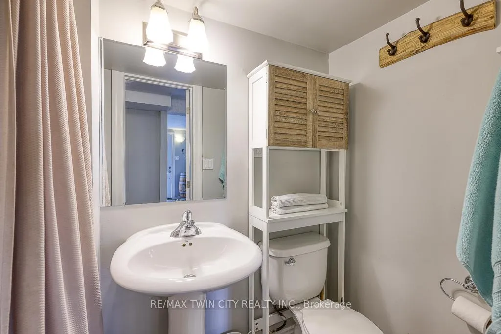 Photo 34 of 18 Charnwood Court, Kitchener — HOMEH