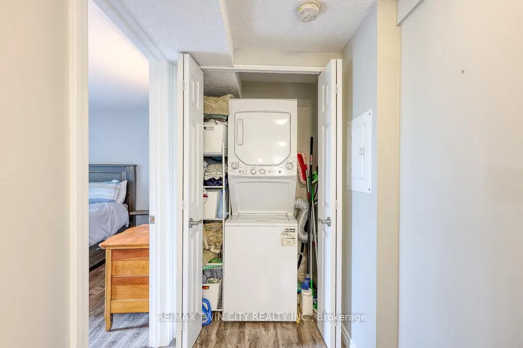 Photo 35 of 18 Charnwood Court, Kitchener — HOMEH