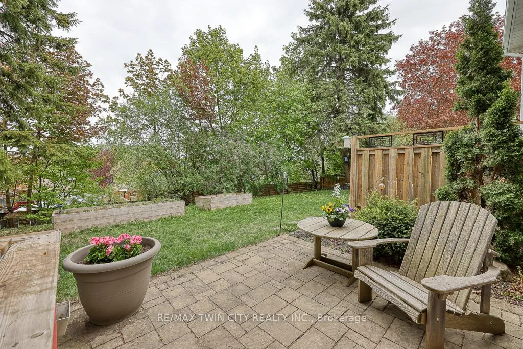 Photo 38 of 18 Charnwood Court, Kitchener — HOMEH
