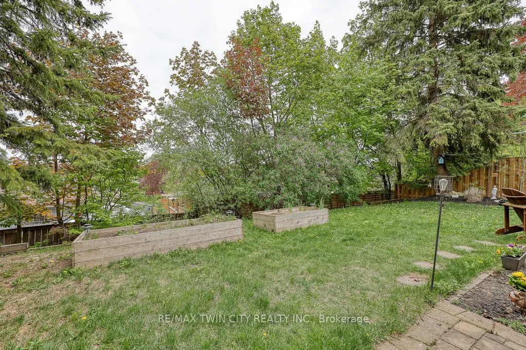 Photo 40 of 18 Charnwood Court, Kitchener — HOMEH