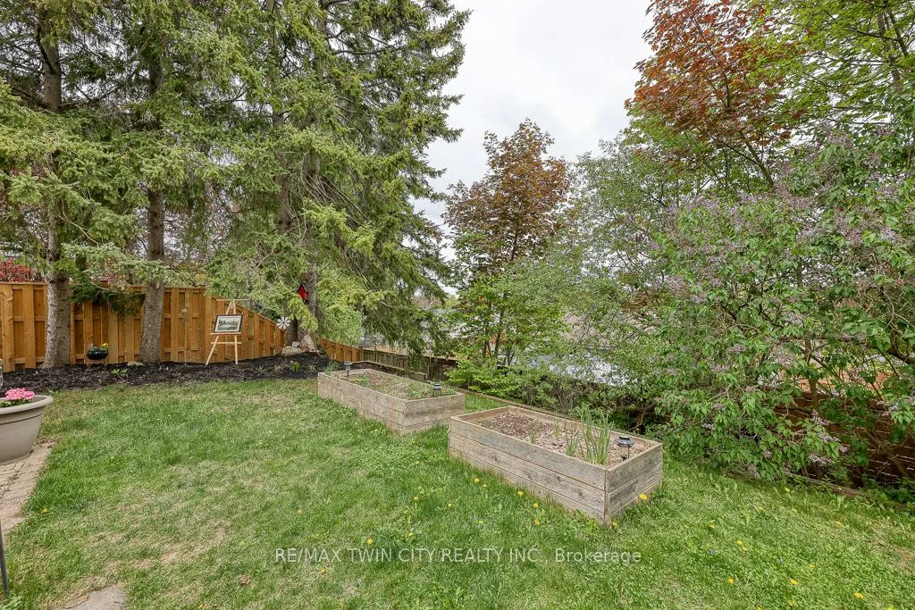 Photo 42 of 18 Charnwood Court, Kitchener — HOMEH