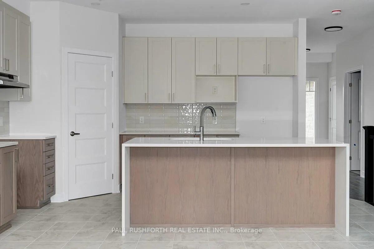 Photo 9 of 124 Chandelle Private, Ottawa, Carp — HOMEH