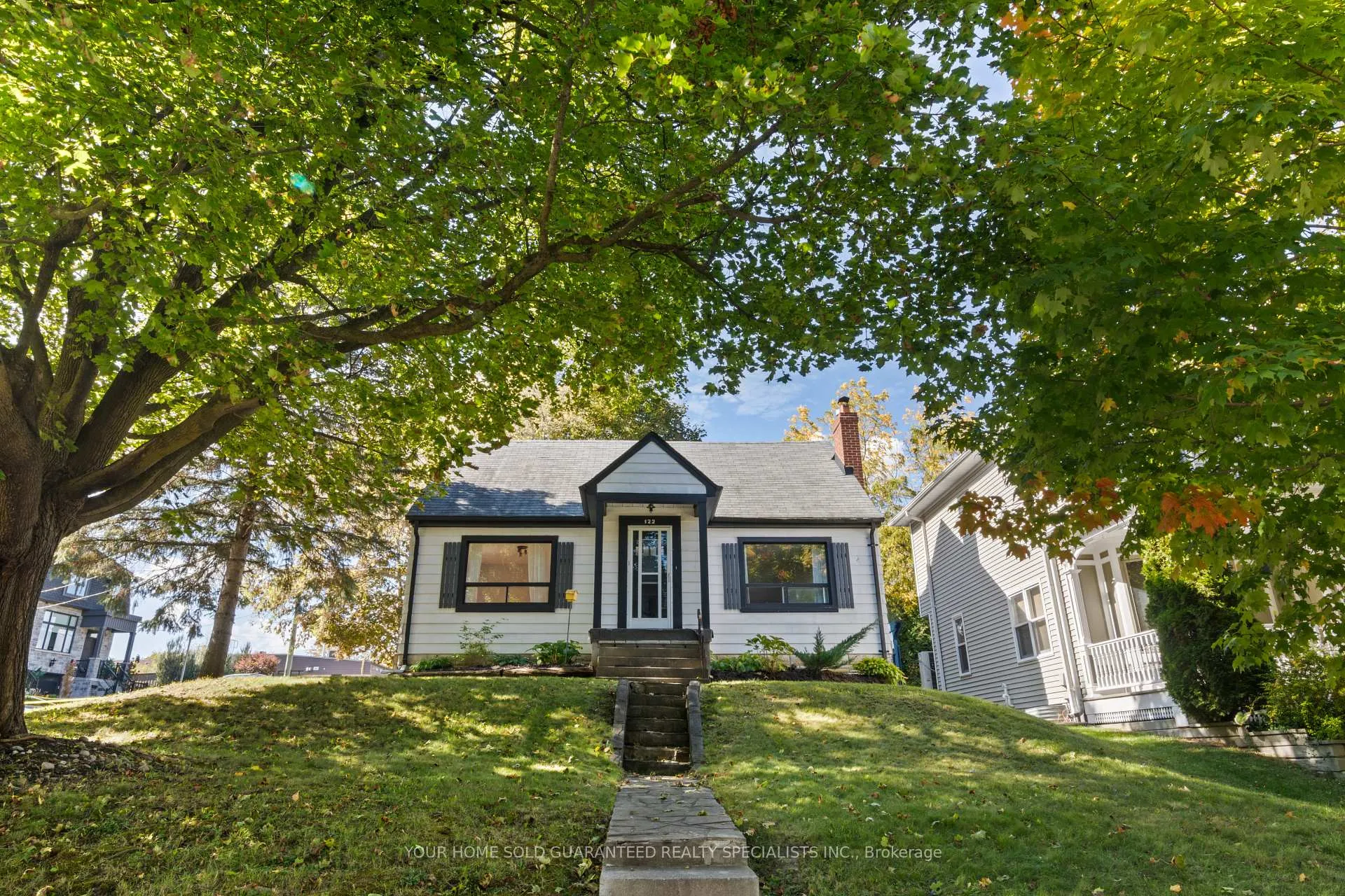Photo 2 of 122 Gurnett Street, Aurora, Aurora Village — HOMEH