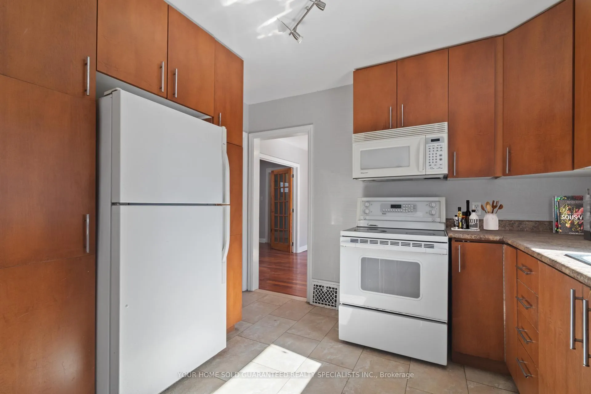 Photo 6 of 122 Gurnett Street, Aurora, Aurora Village — HOMEH