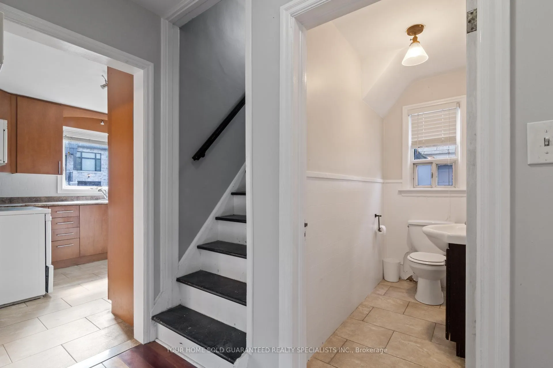 Photo 7 of 122 Gurnett Street, Aurora, Aurora Village — HOMEH