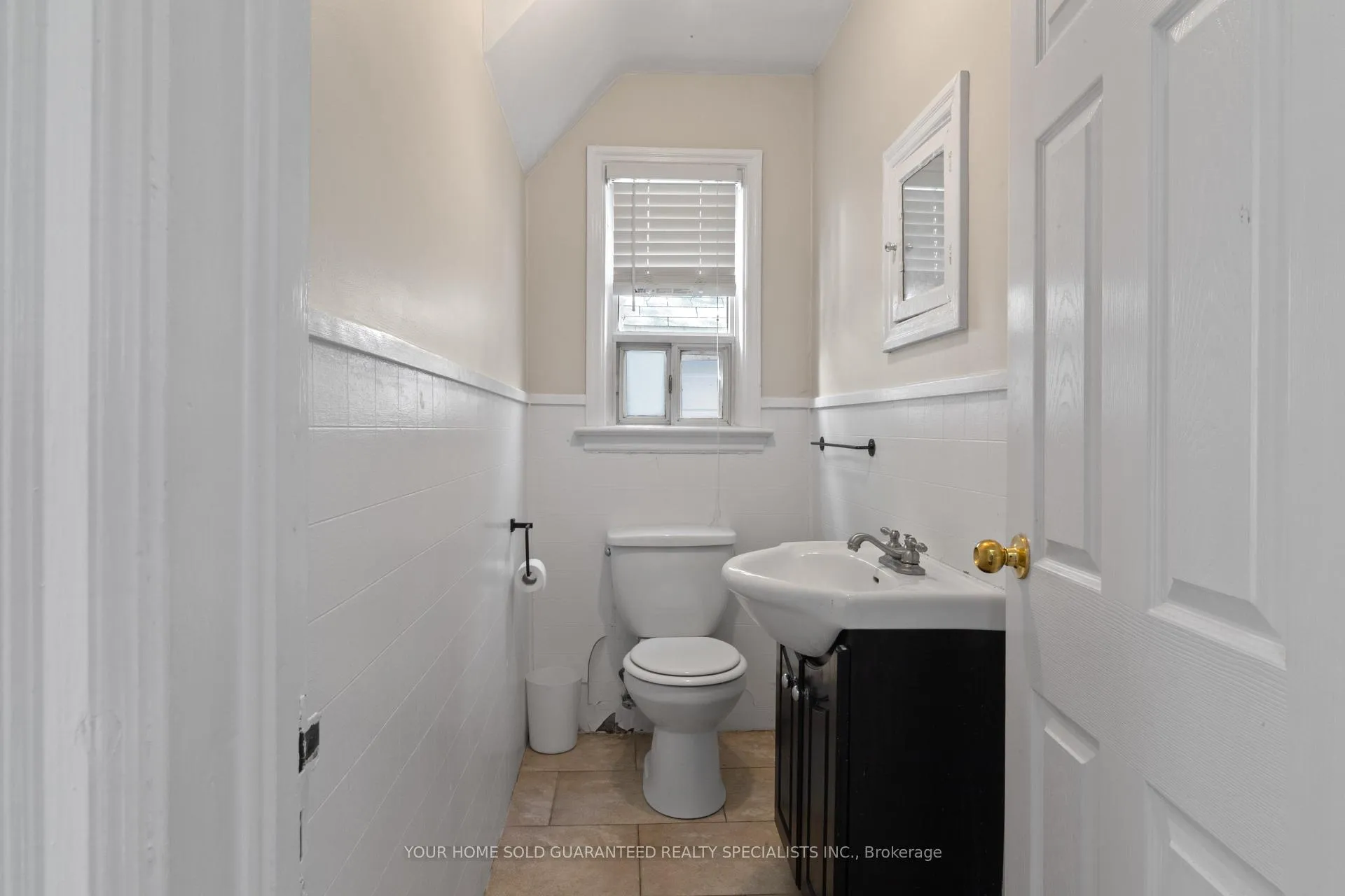 Photo 8 of 122 Gurnett Street, Aurora, Aurora Village — HOMEH