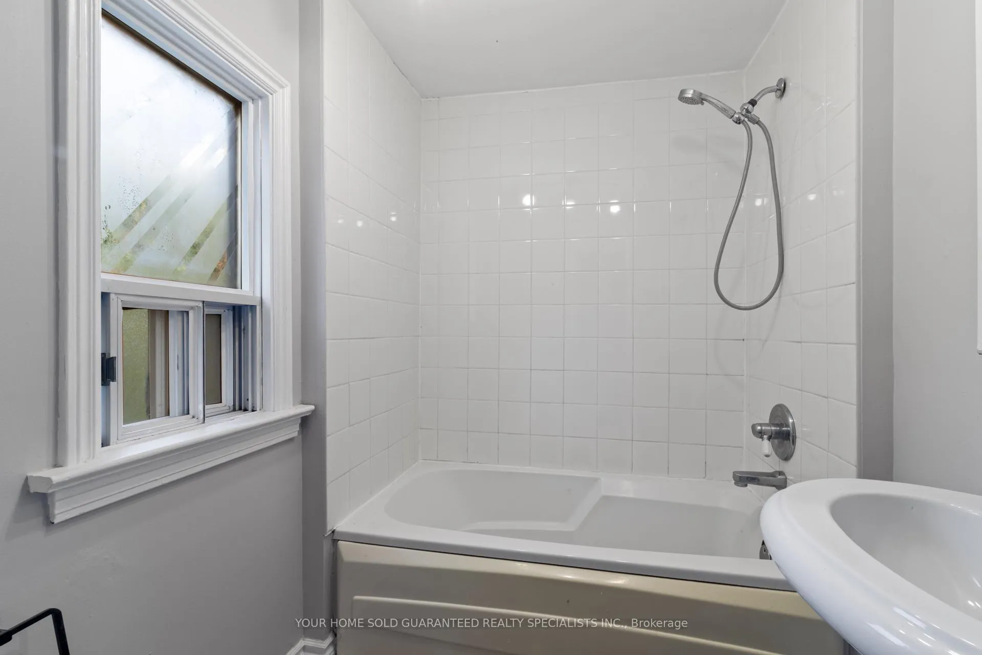 Photo 13 of 122 Gurnett Street, Aurora, Aurora Village — HOMEH
