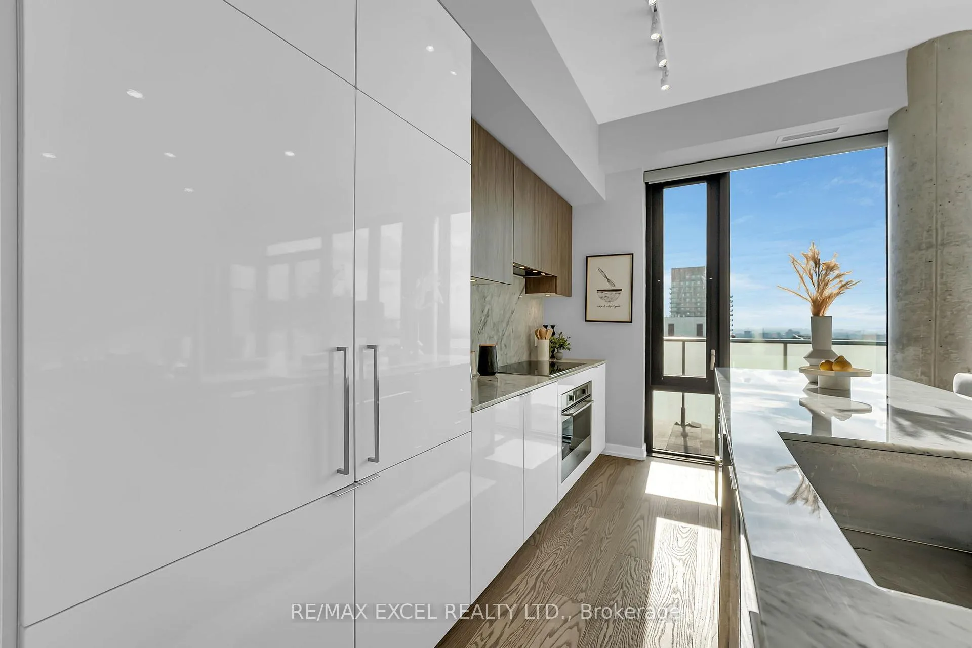 Photo 8 of Unit PH01, 161 Roehampton Avenue, Toronto, Mount Pleasant West — HOMEH