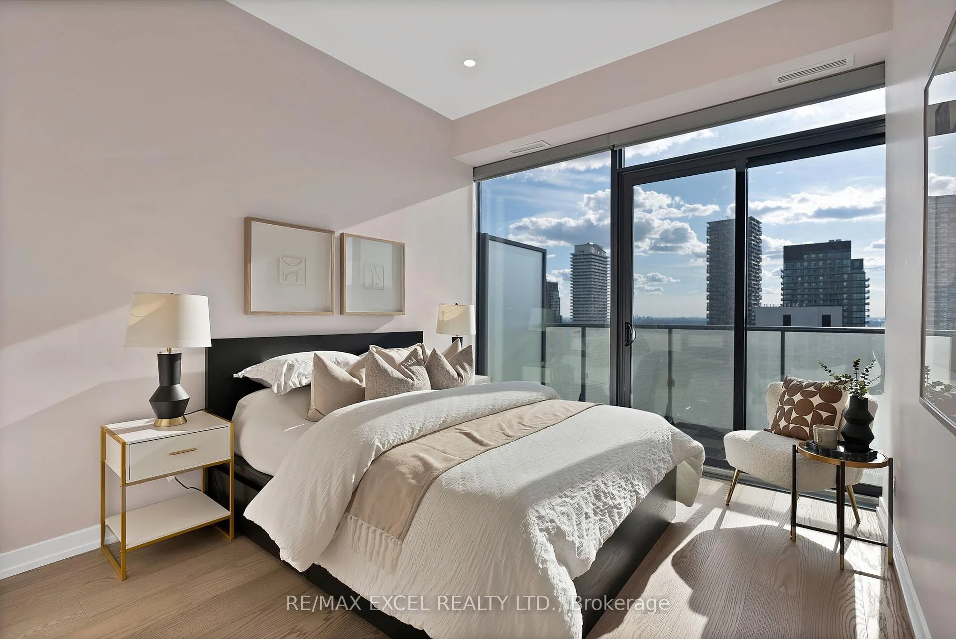 Photo 13 of Unit PH01, 161 Roehampton Avenue, Toronto, Mount Pleasant West — HOMEH