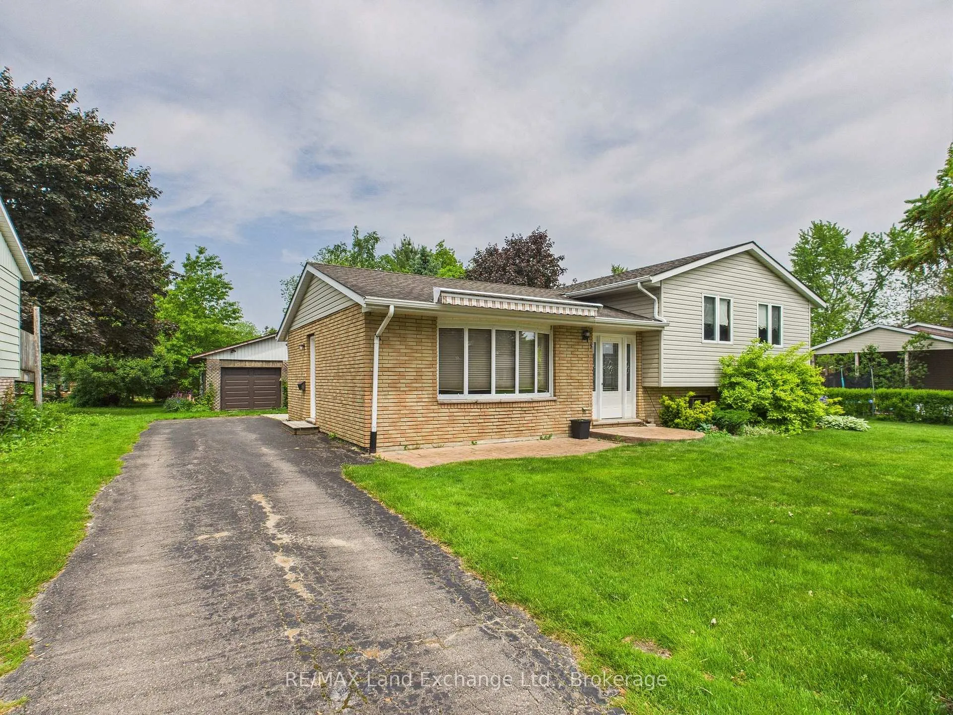 Photo 2 of 5 William Street, Huron-Kinloss — HOMEH