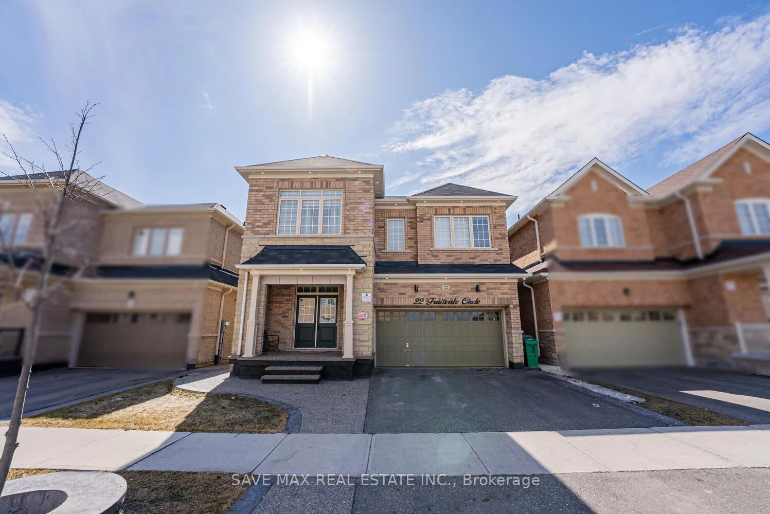 Photo 2 of 22 Fruitvale Circle, Brampton, Northwest Brampton — HOMEH
