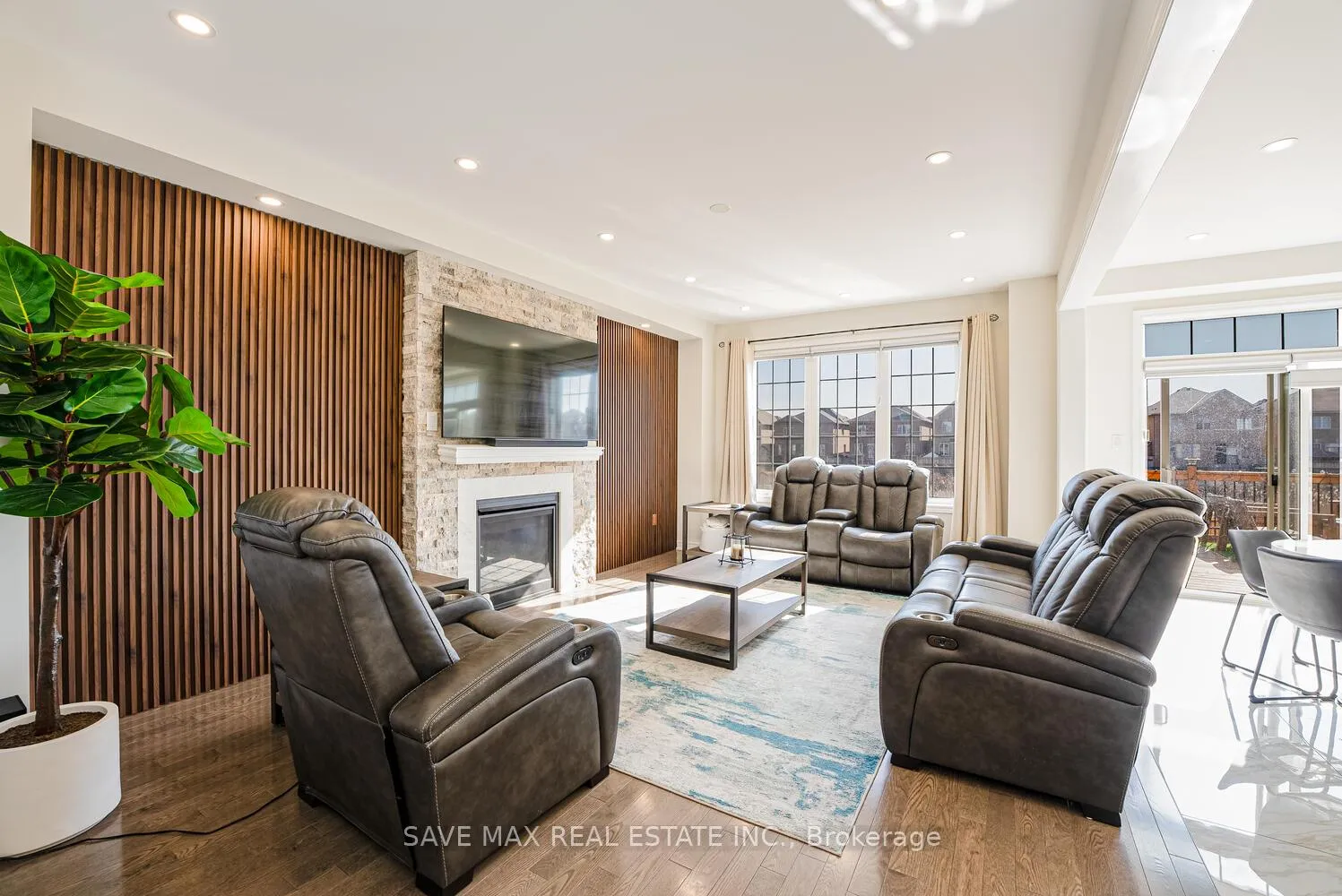 Photo 7 of 22 Fruitvale Circle, Brampton, Northwest Brampton — HOMEH