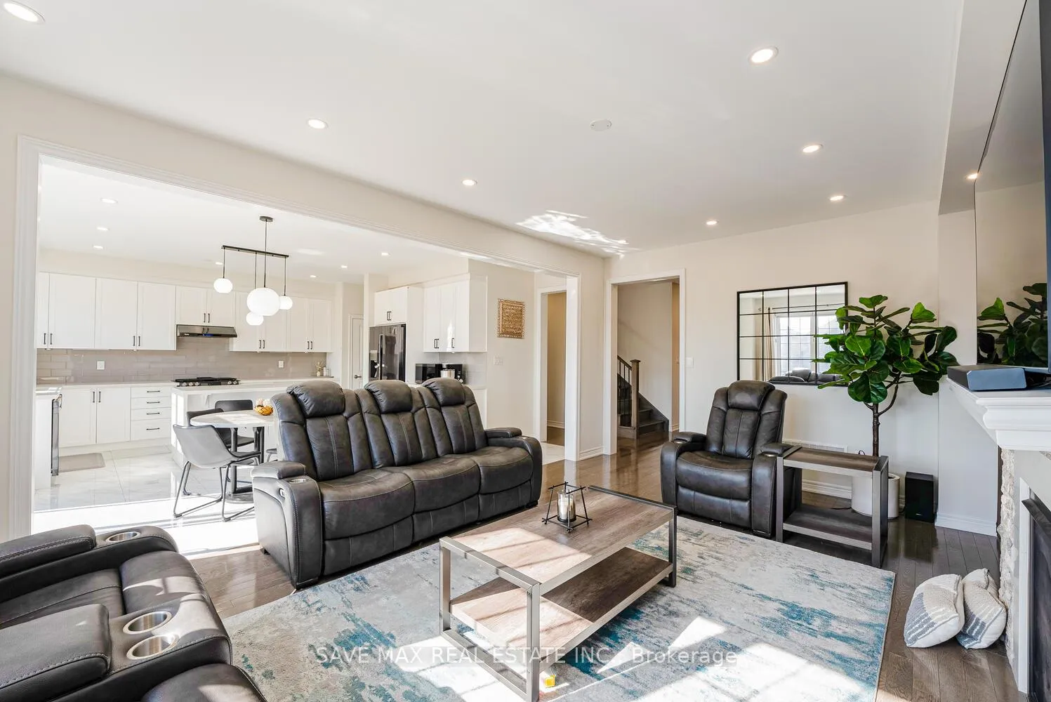 Photo 8 of 22 Fruitvale Circle, Brampton, Northwest Brampton — HOMEH