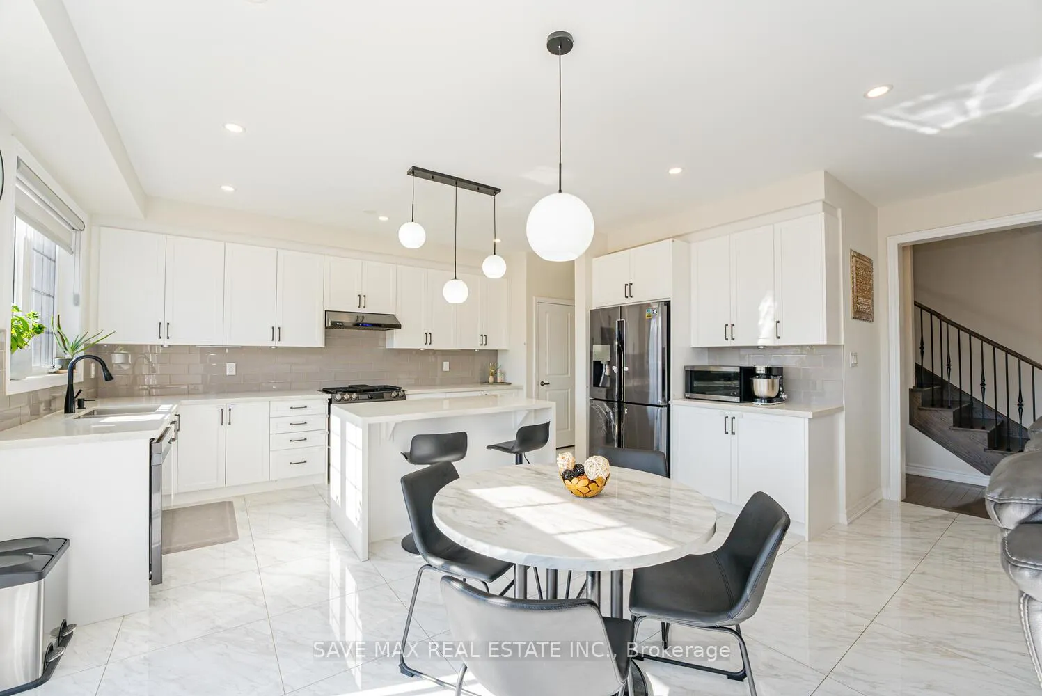Photo 9 of 22 Fruitvale Circle, Brampton, Northwest Brampton — HOMEH