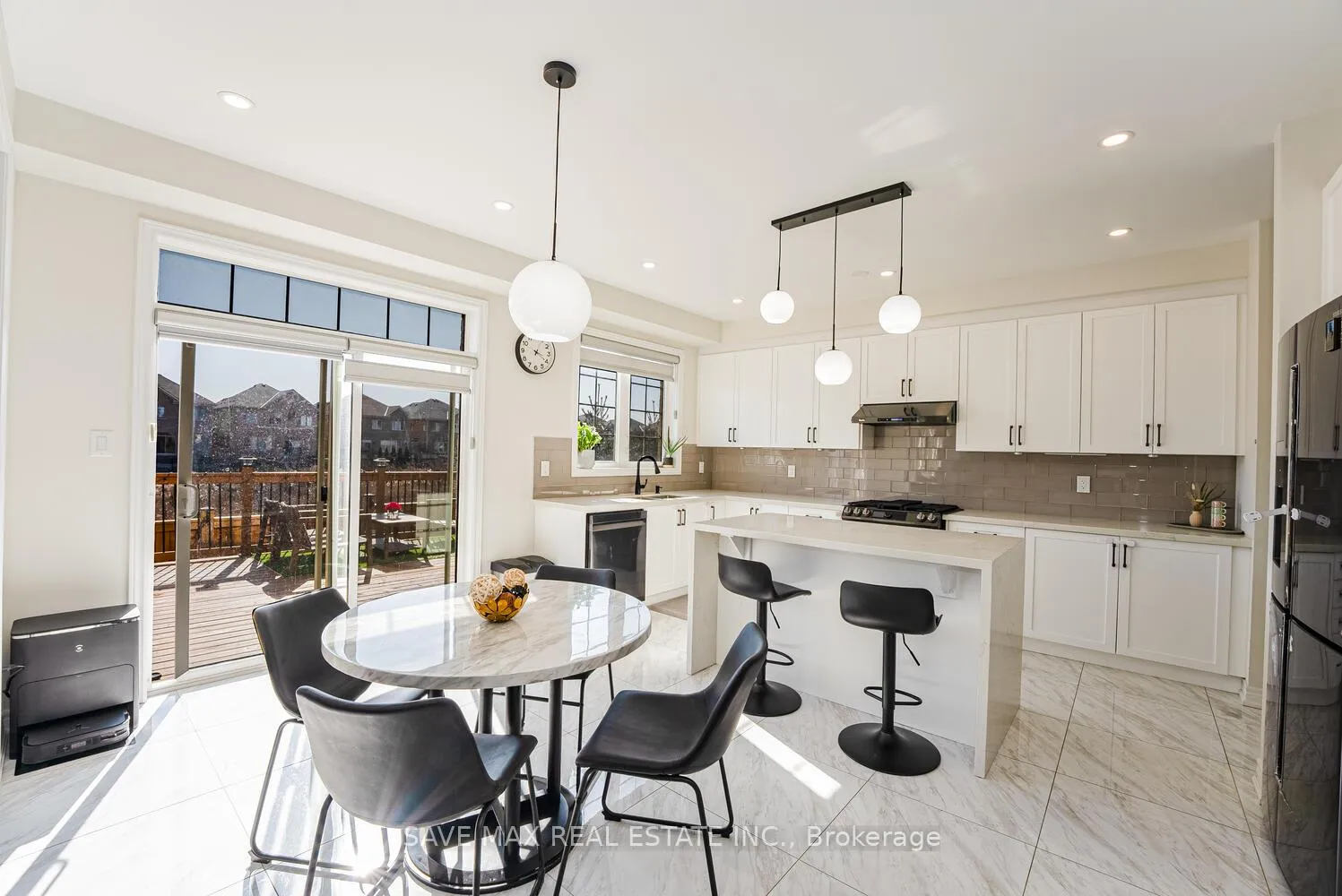Photo 10 of 22 Fruitvale Circle, Brampton, Northwest Brampton — HOMEH
