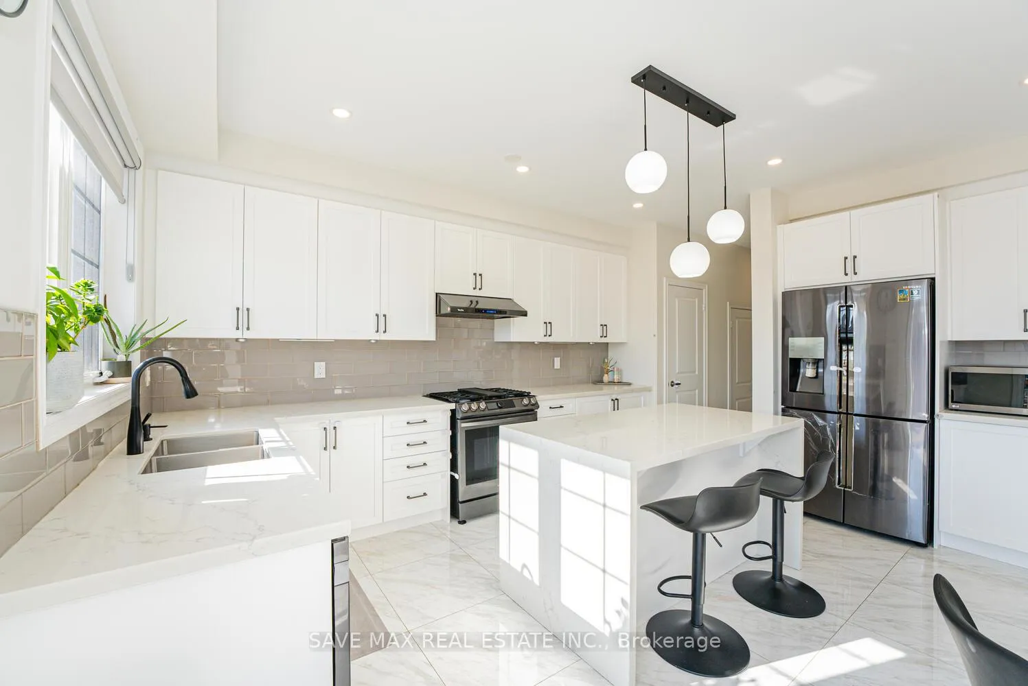 Photo 11 of 22 Fruitvale Circle, Brampton, Northwest Brampton — HOMEH