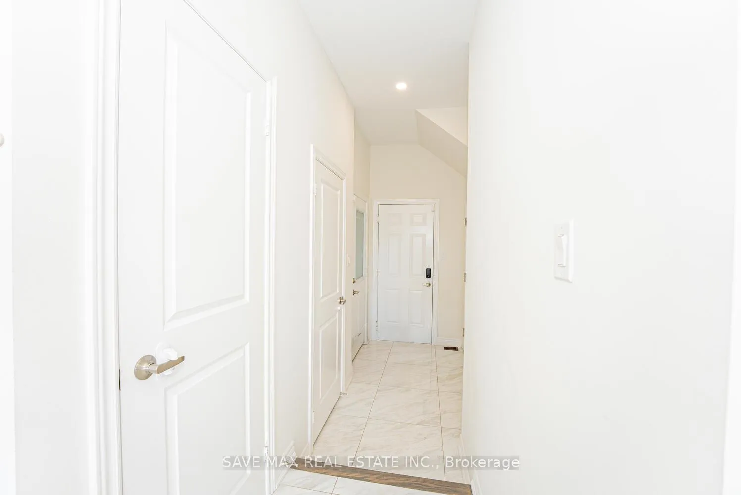 Photo 14 of 22 Fruitvale Circle, Brampton, Northwest Brampton — HOMEH