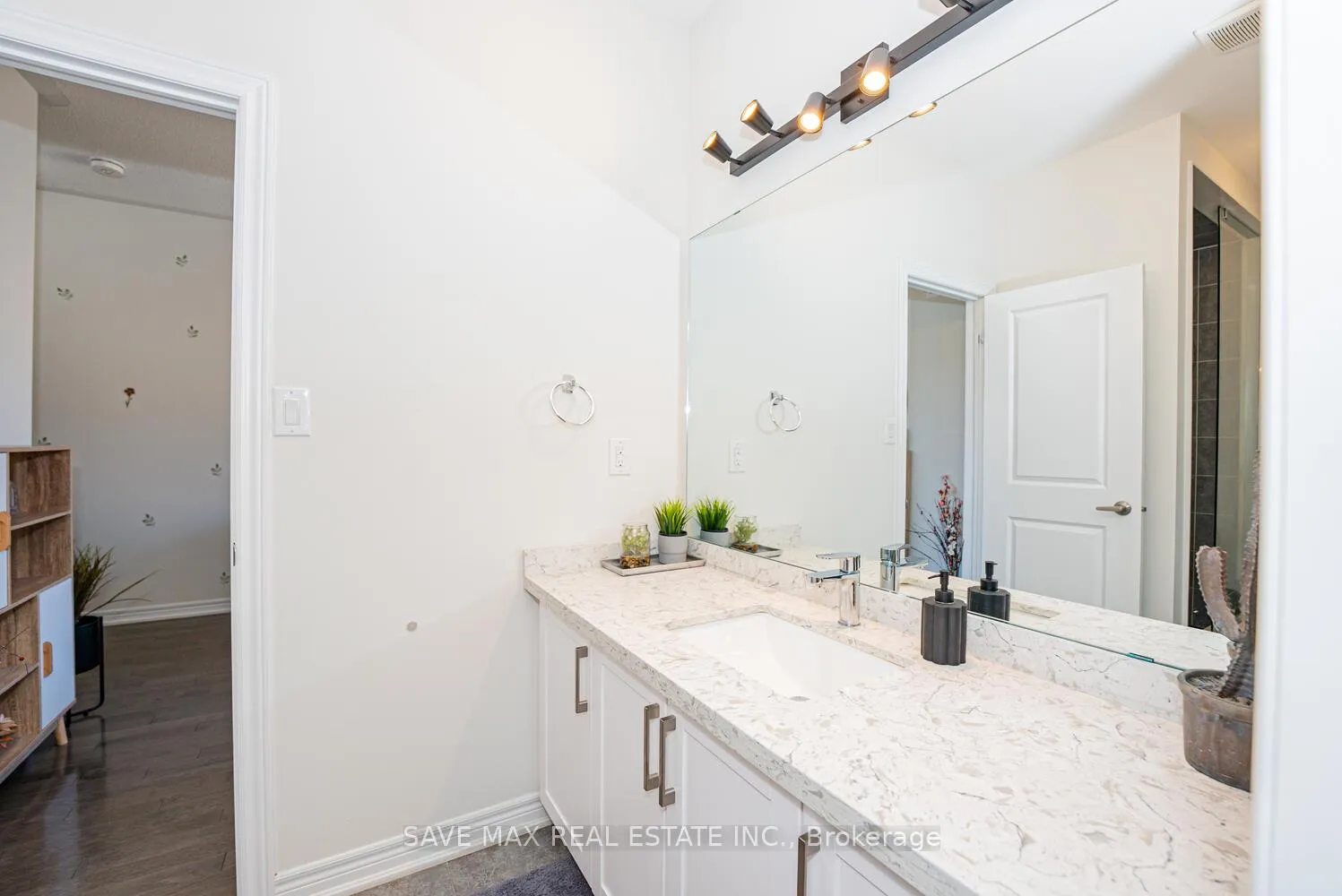 Photo 34 of 22 Fruitvale Circle, Brampton, Northwest Brampton — HOMEH