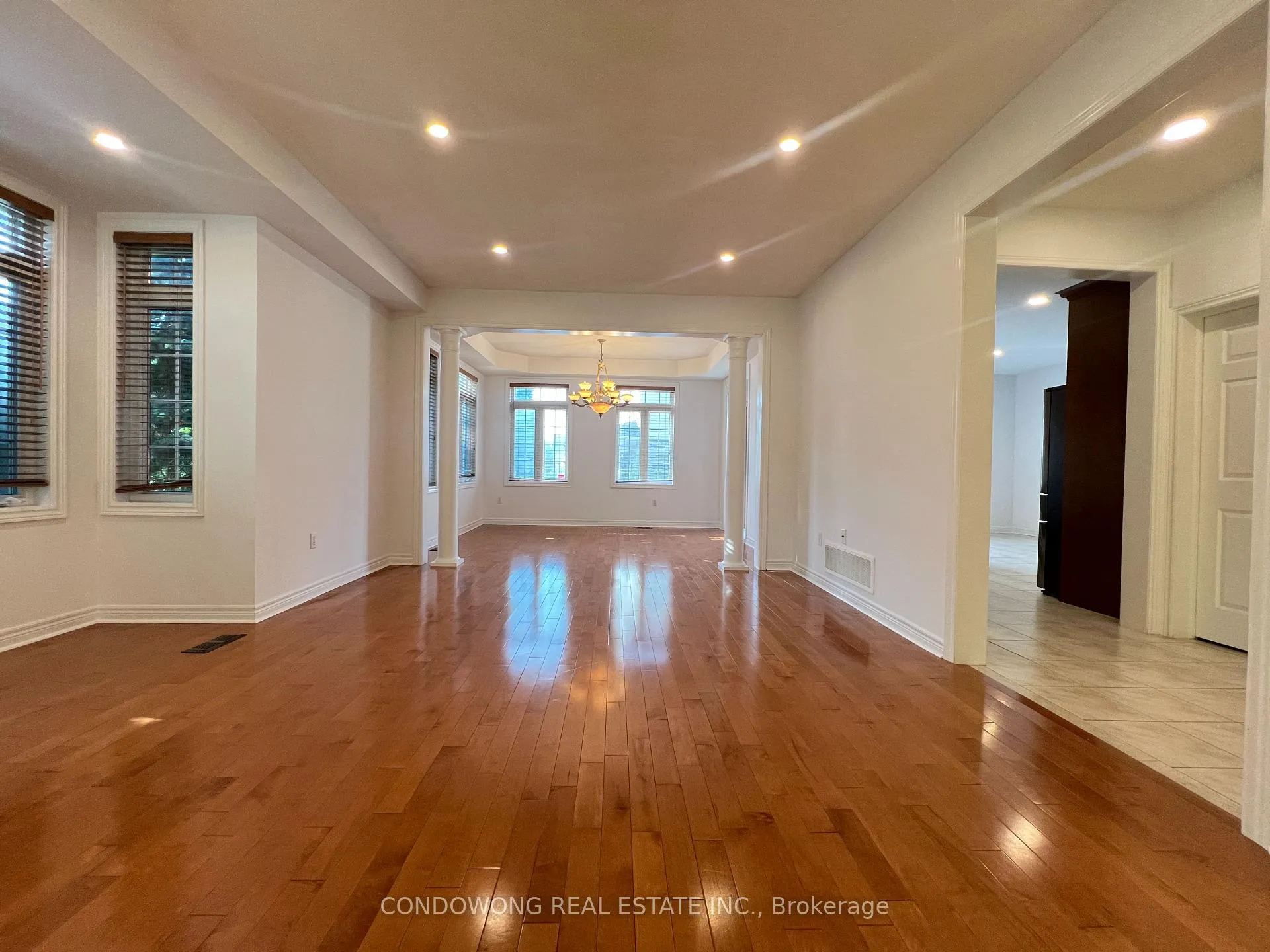 Photo 6 of 194 Autumn Hill Boulevard, Vaughan, Patterson — HOMEH