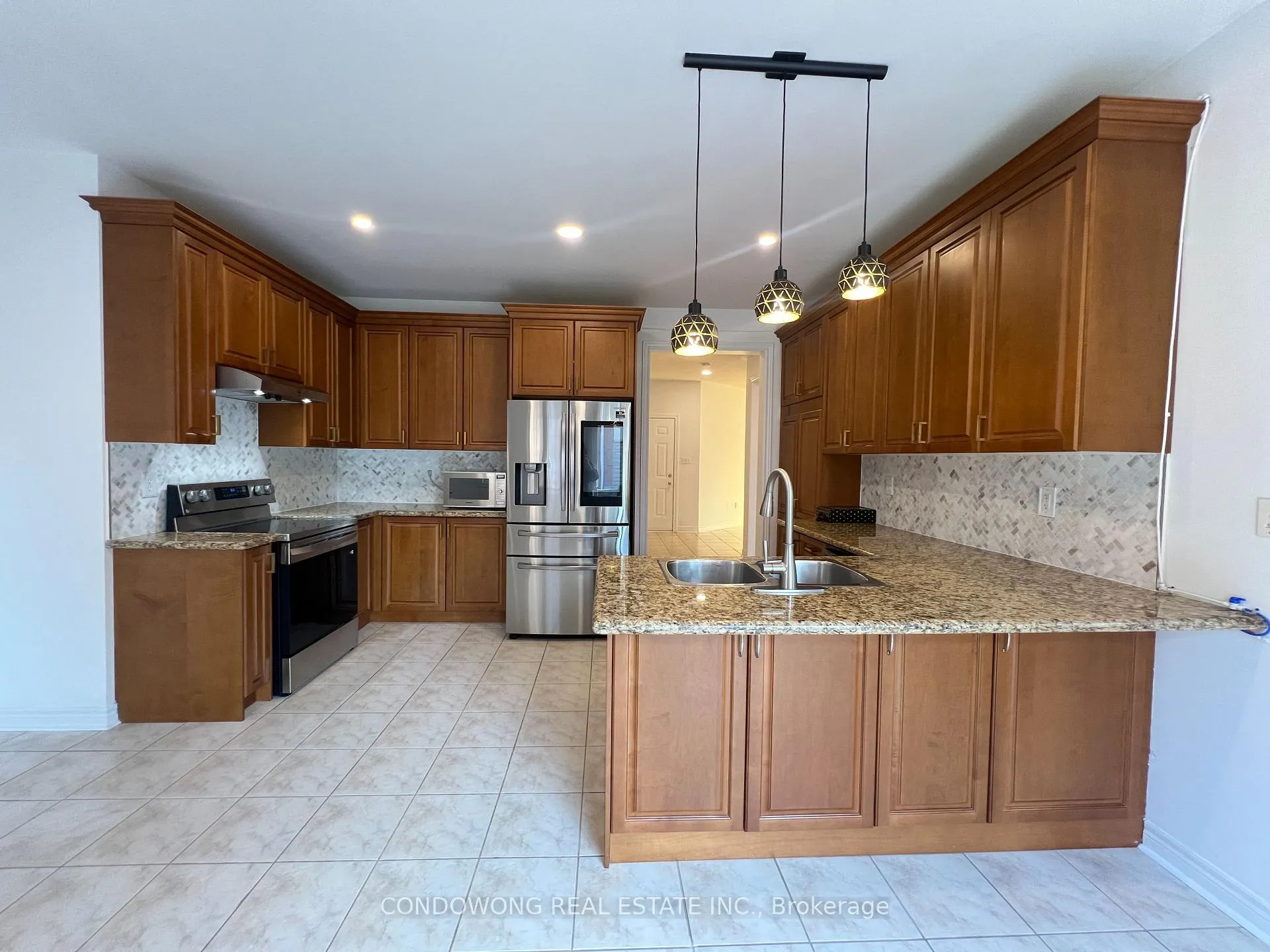 Photo 9 of 194 Autumn Hill Boulevard, Vaughan, Patterson — HOMEH