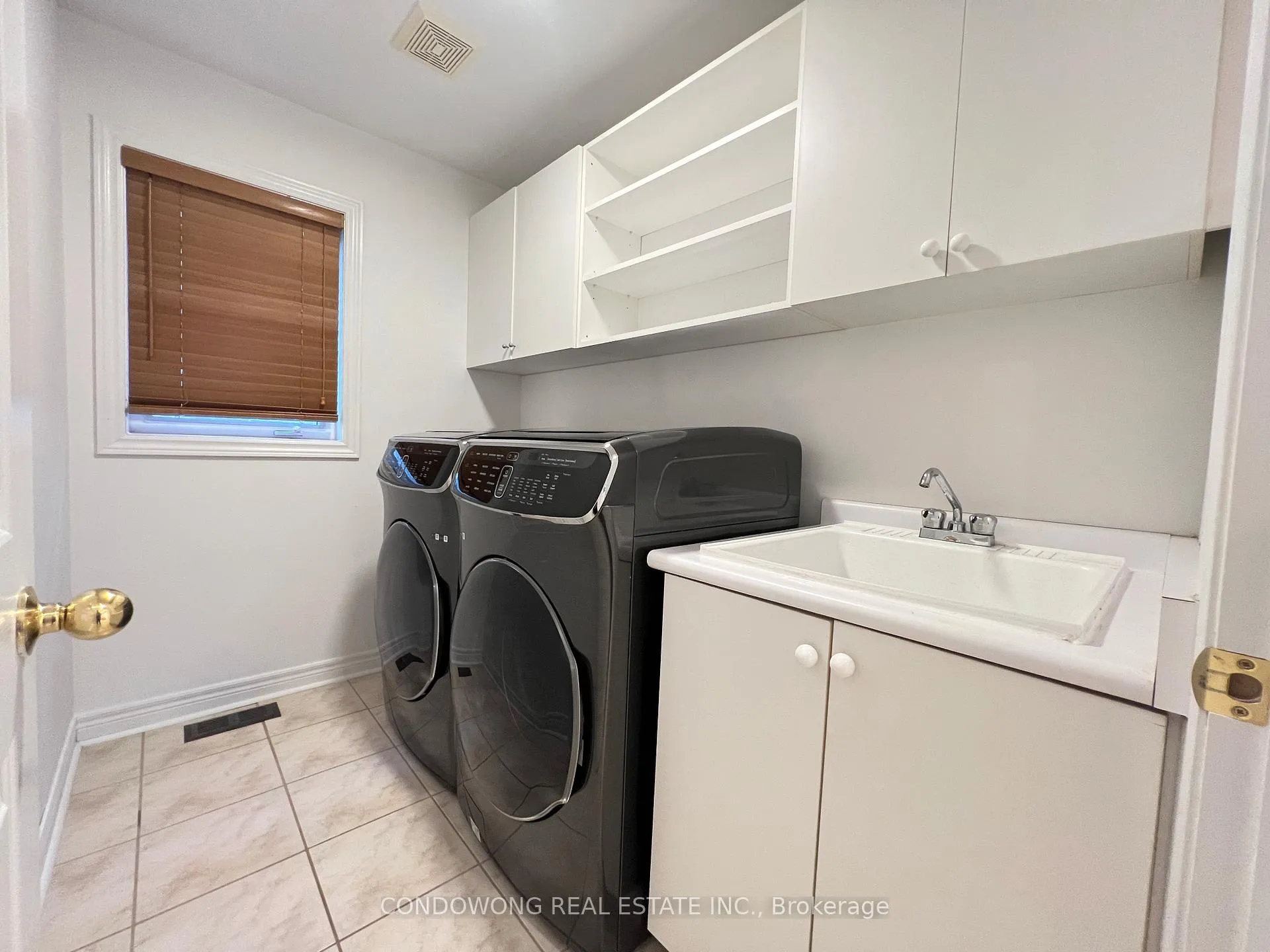Photo 11 of 194 Autumn Hill Boulevard, Vaughan, Patterson — HOMEH