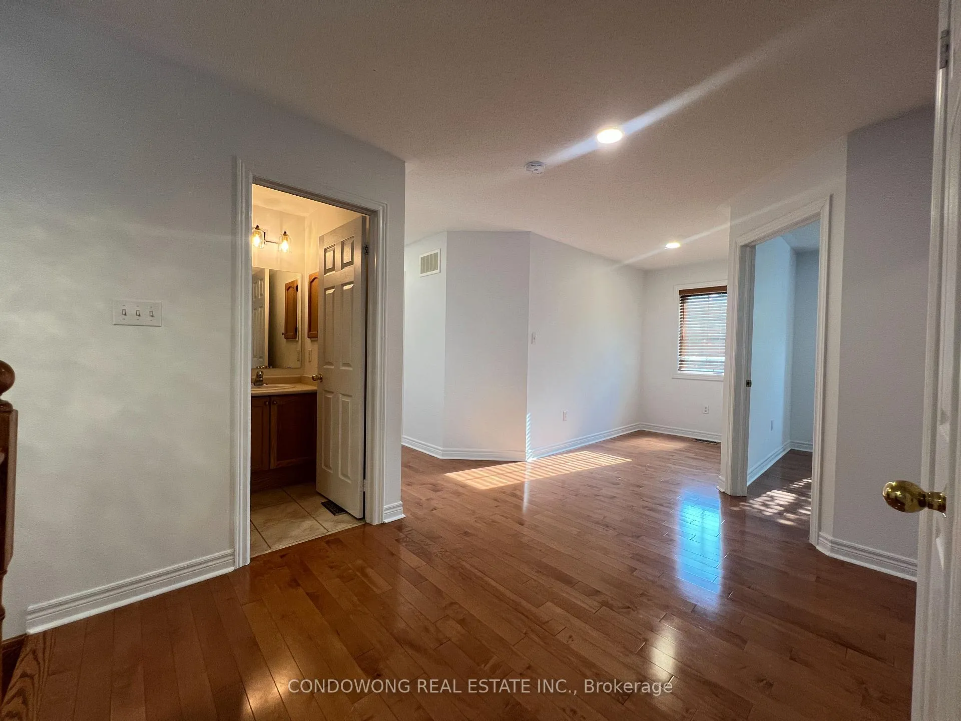 Photo 13 of 194 Autumn Hill Boulevard, Vaughan, Patterson — HOMEH