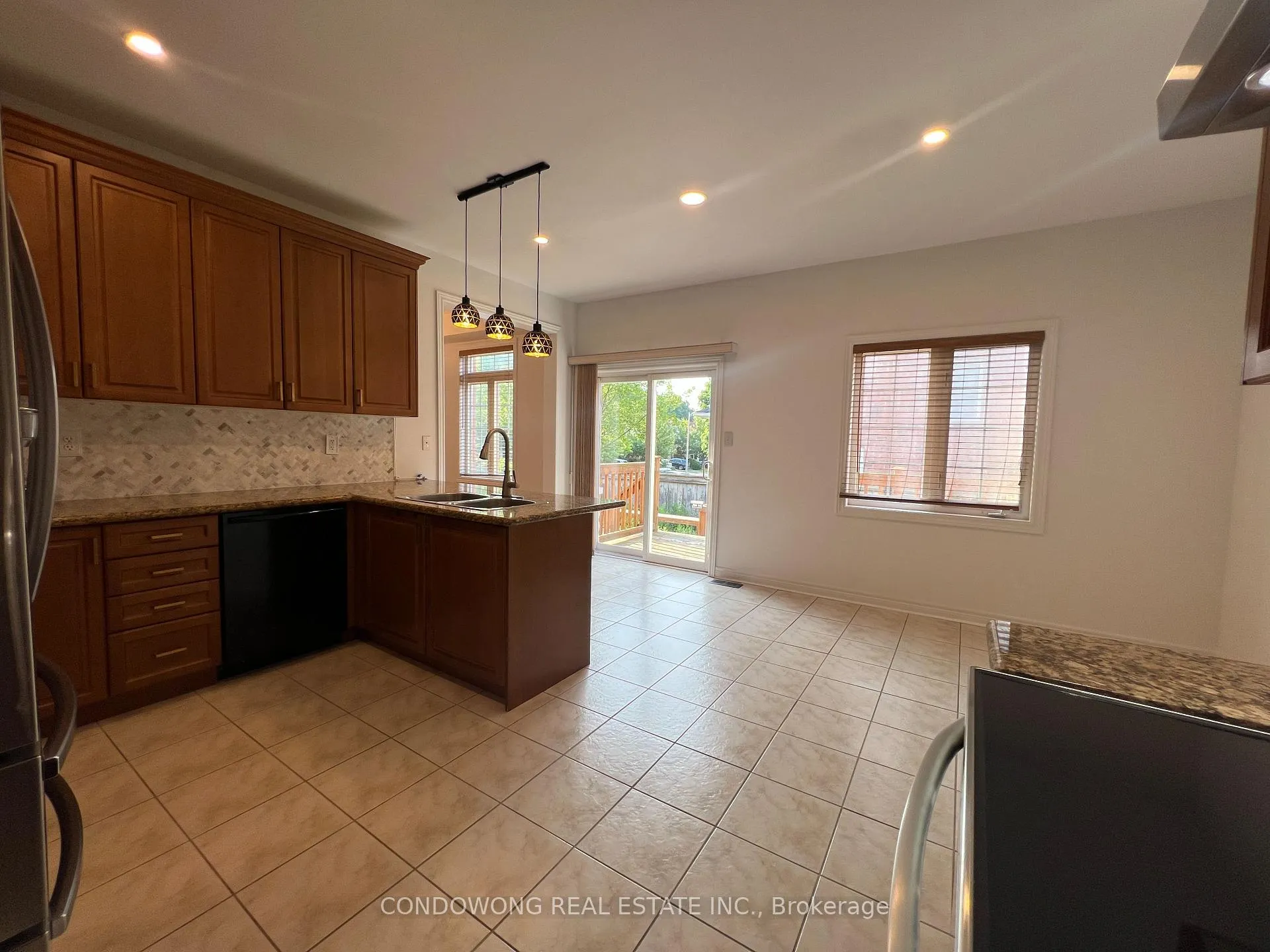 Photo 15 of 194 Autumn Hill Boulevard, Vaughan, Patterson — HOMEH