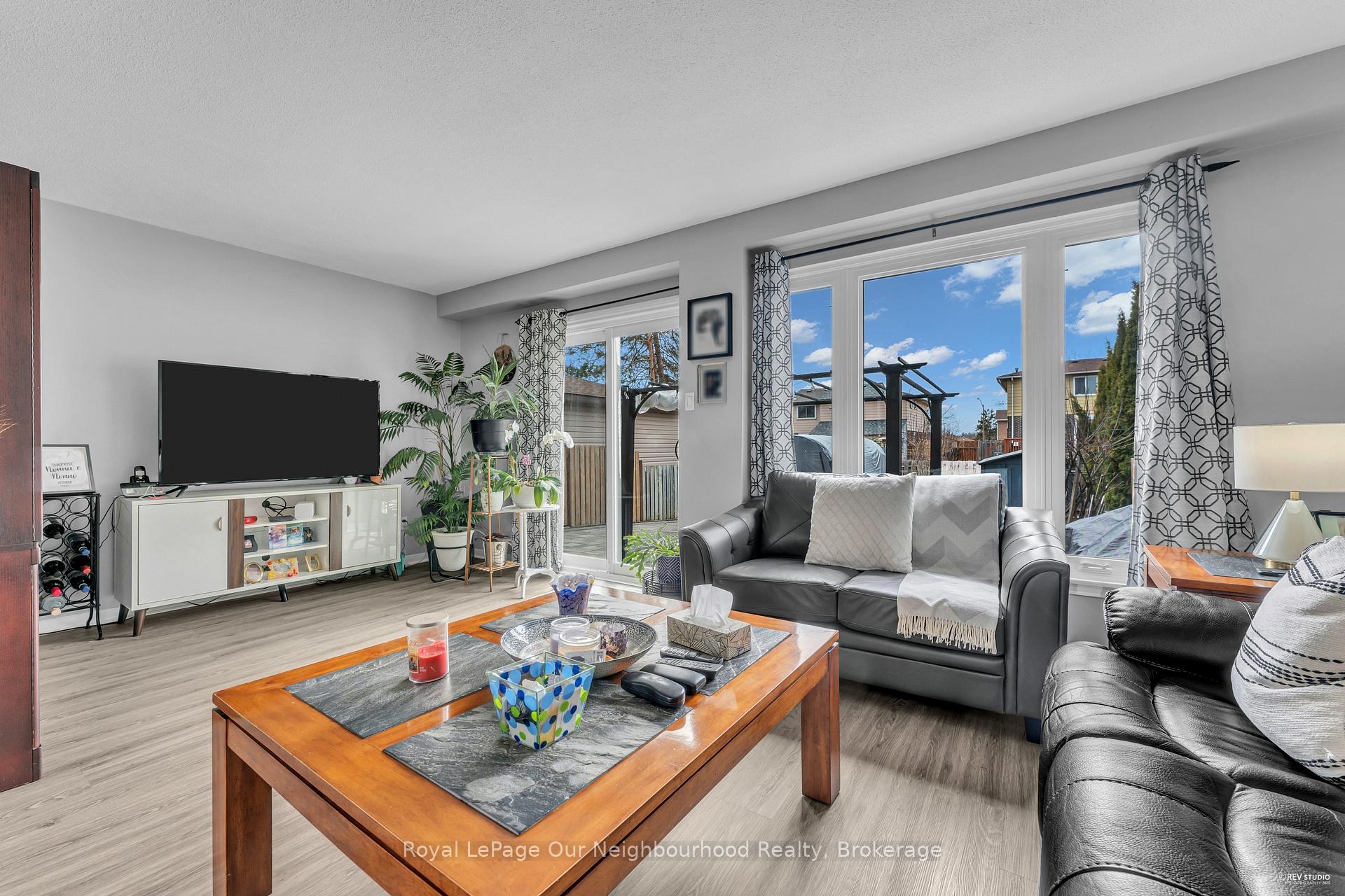Photo 2 of 89 Chaucer Crescent, Barrie, Letitia Heights — HOMEH