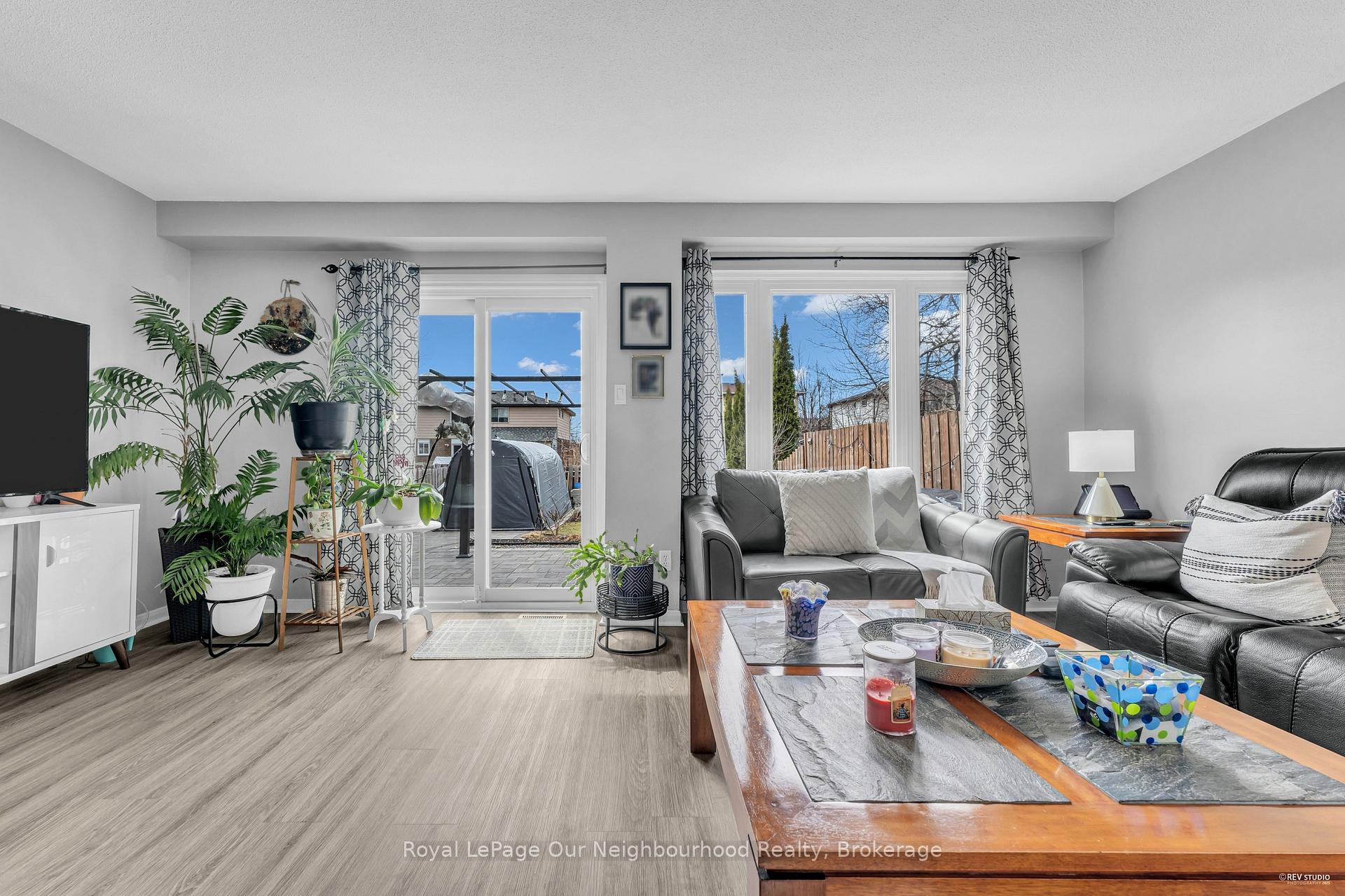 Photo 3 of 89 Chaucer Crescent, Barrie, Letitia Heights — HOMEH