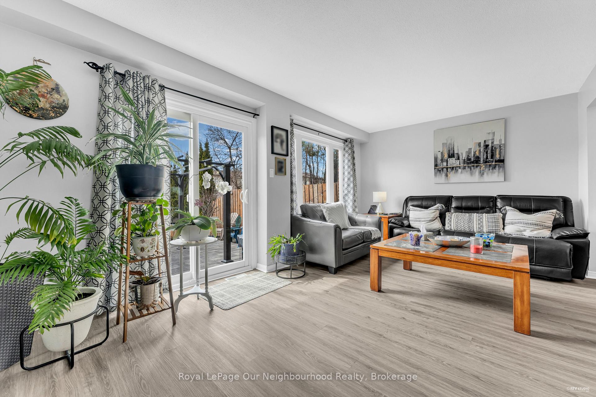Photo 4 of 89 Chaucer Crescent, Barrie, Letitia Heights — HOMEH