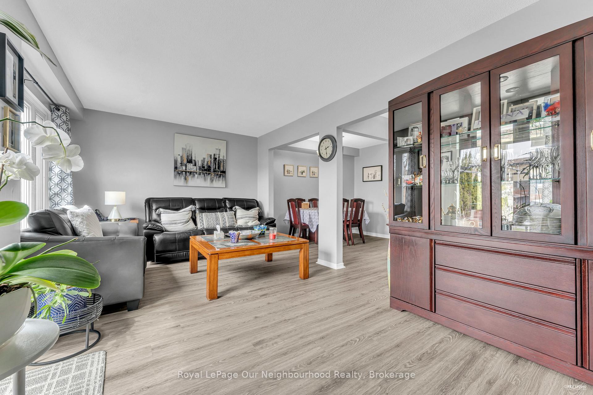 Photo 5 of 89 Chaucer Crescent, Barrie, Letitia Heights — HOMEH