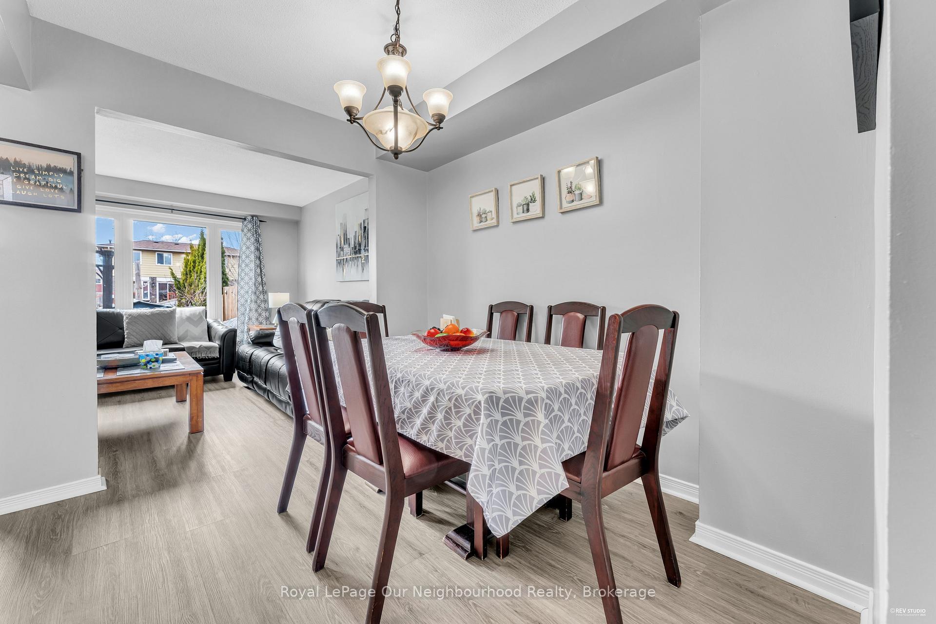 Photo 8 of 89 Chaucer Crescent, Barrie, Letitia Heights — HOMEH