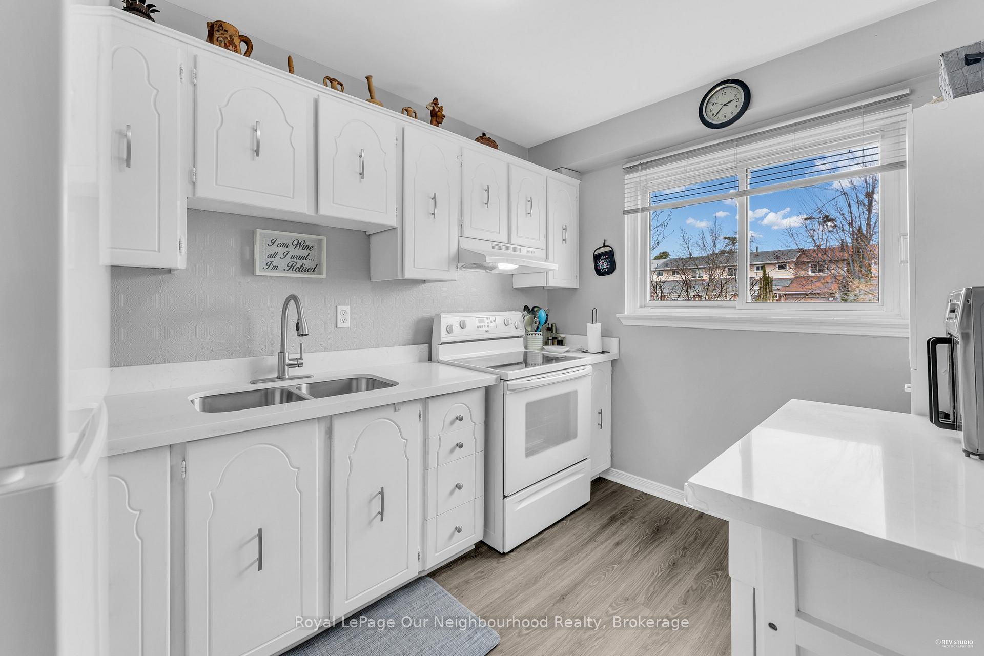 Photo 9 of 89 Chaucer Crescent, Barrie, Letitia Heights — HOMEH