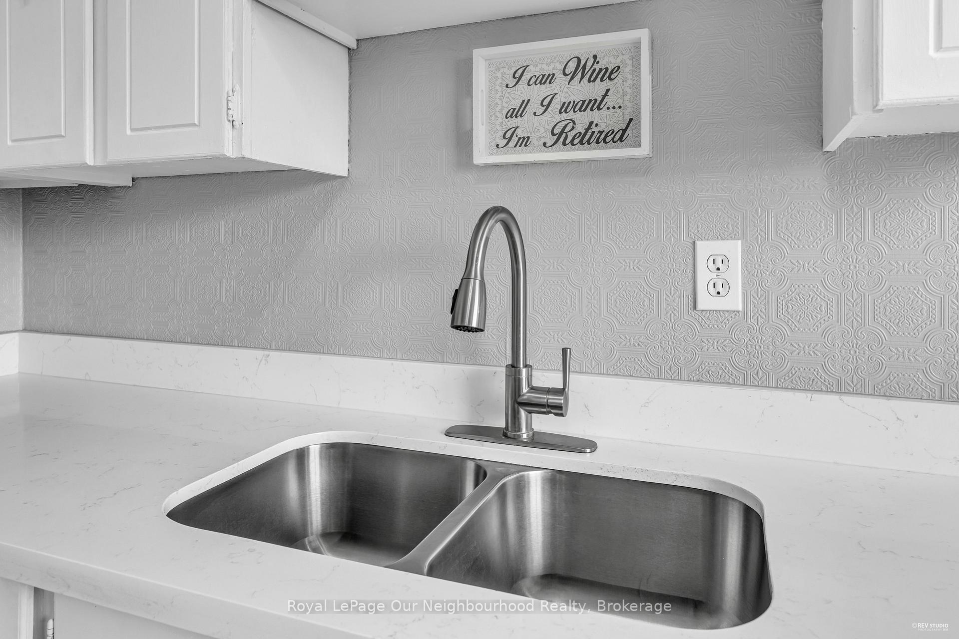 Photo 10 of 89 Chaucer Crescent, Barrie, Letitia Heights — HOMEH