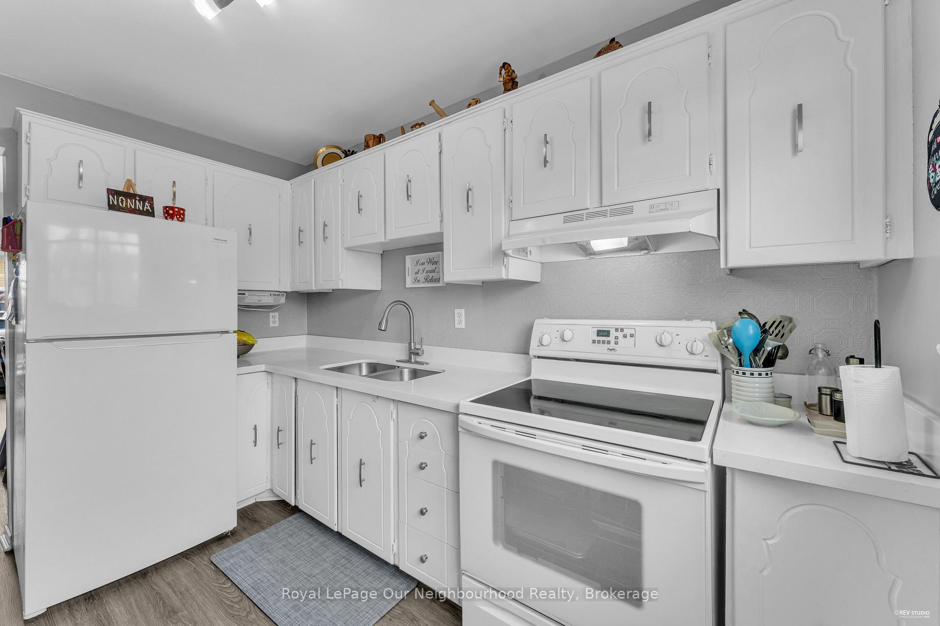 Photo 13 of 89 Chaucer Crescent, Barrie, Letitia Heights — HOMEH