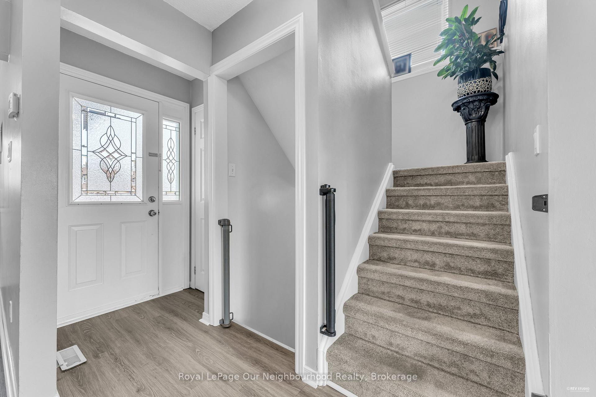 Photo 14 of 89 Chaucer Crescent, Barrie, Letitia Heights — HOMEH