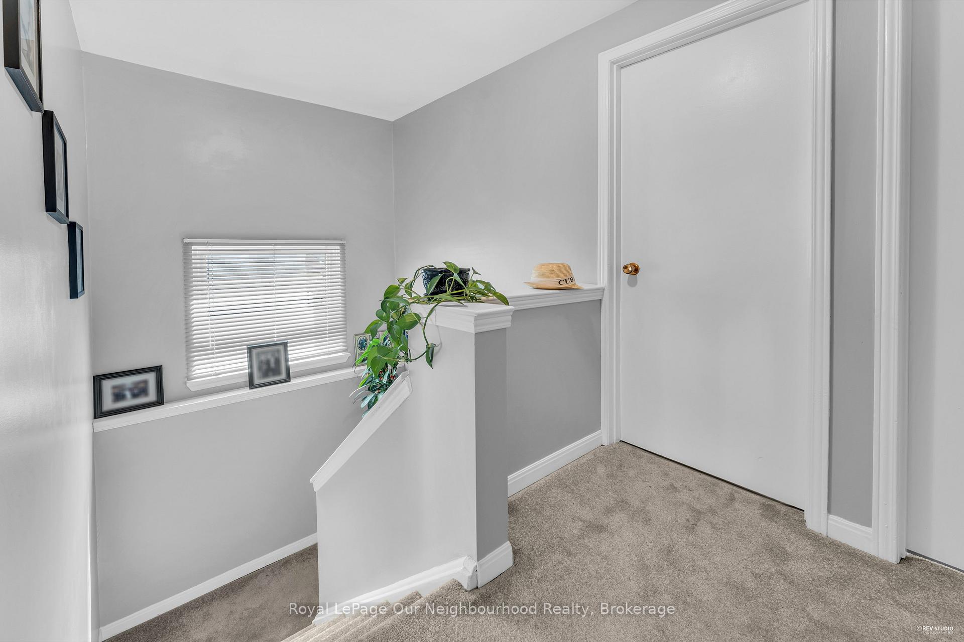 Photo 23 of 89 Chaucer Crescent, Barrie, Letitia Heights — HOMEH