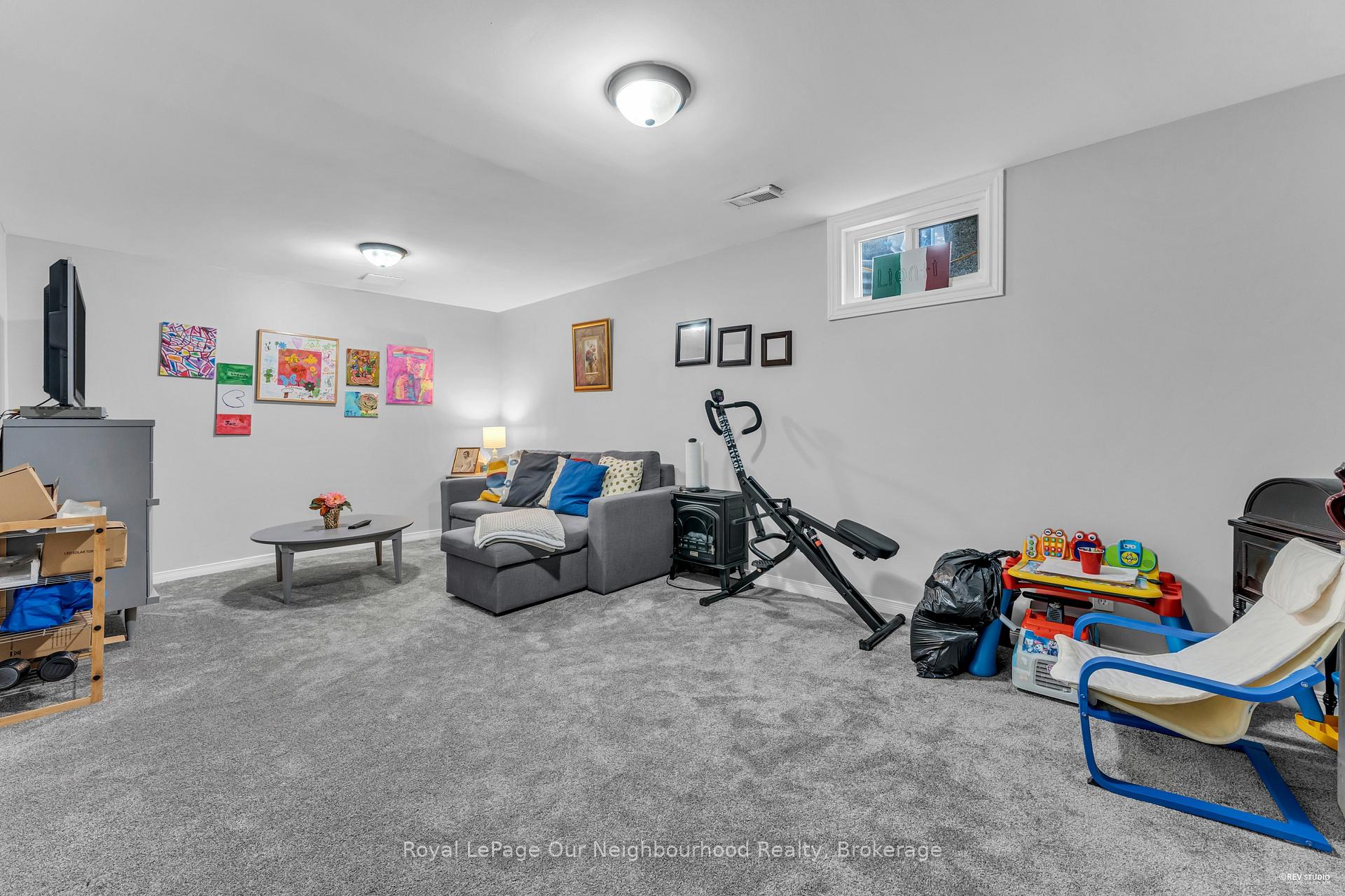 Photo 26 of 89 Chaucer Crescent, Barrie, Letitia Heights — HOMEH