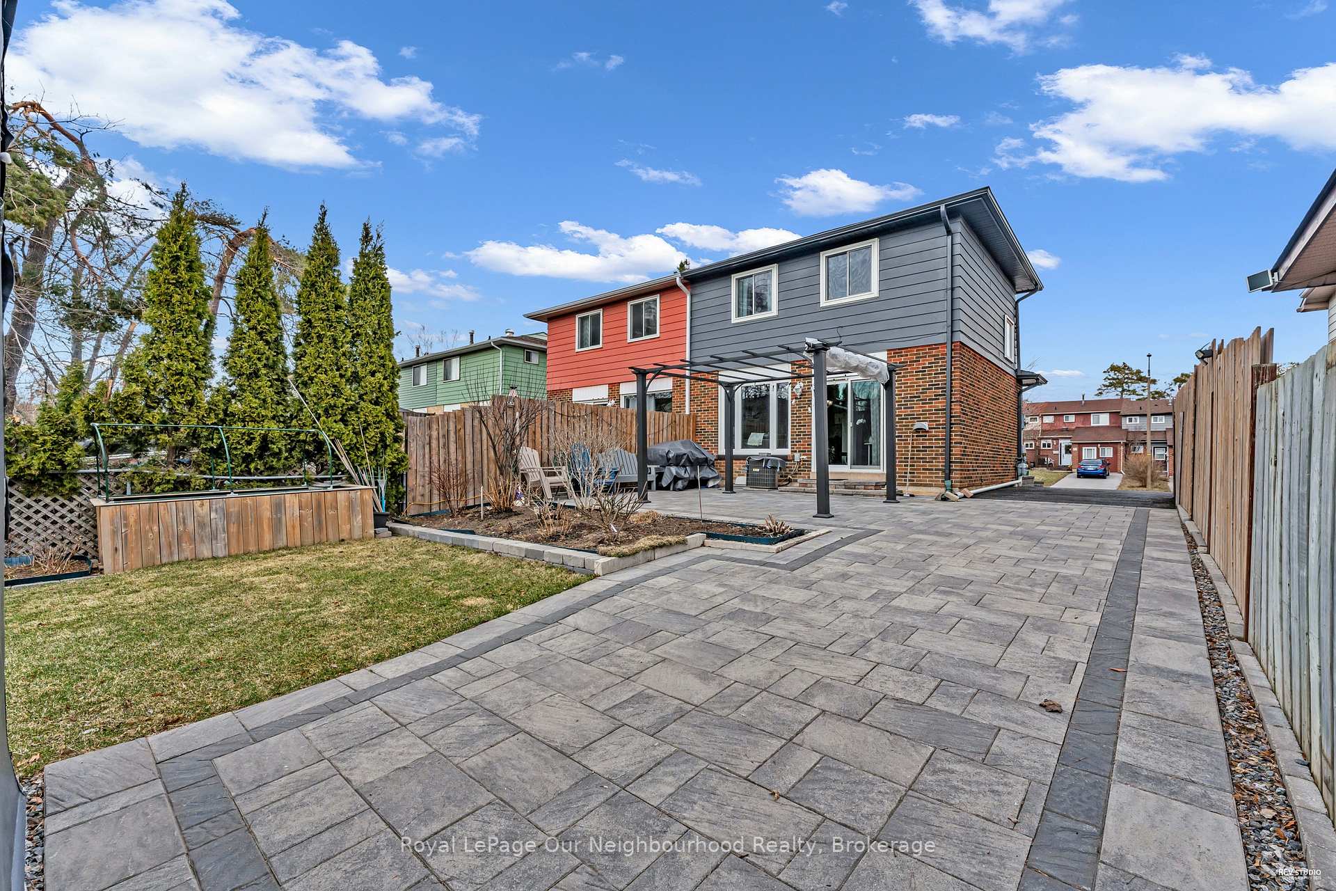 Photo 32 of 89 Chaucer Crescent, Barrie, Letitia Heights — HOMEH